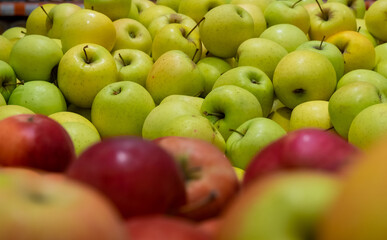 apples fresh natural farm products red and yellow