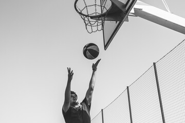Basket-Ball - Joueur de basket - Tir en course