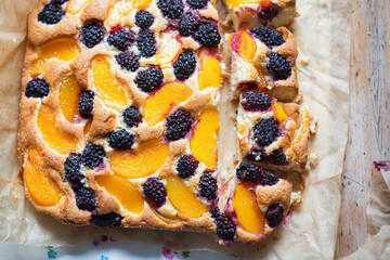 Cake with blackberries and peaches
