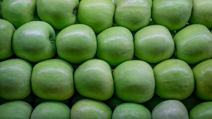 Image of green apples ready to sell en Tuluá Valle del Cauca Colombia