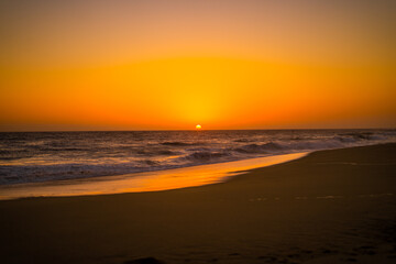 Presentó un bello atardecer en la playa Migriño ubicado en Cabo San Lucas, Baja California Sur; México