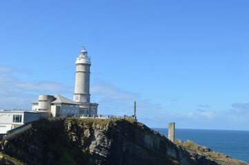 Fototapeta na wymiar Lighthouse beside an ocean cliff