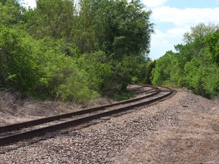 Obraz premium Curving railroad track in the outskirts of a city