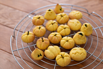 焼きたてのハロウィンクッキー