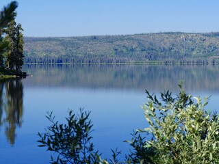 Serene view of Yellowstone Lake at Yellowstone National Park, Wyoming, USA.