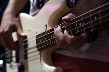 Obraz premium Process of playing the electric guitar close-up.