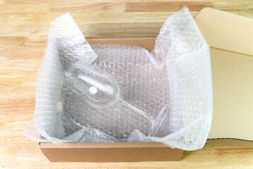 the bubble wrap cover water glass in box for protection product cracked or insurance During transit