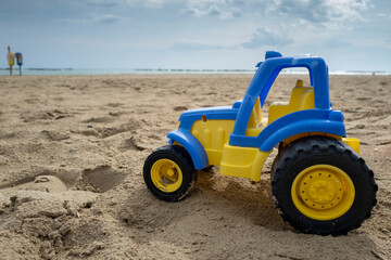 Spielzeug Trecker am Strand
