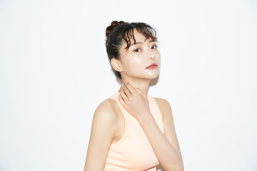 Fototapeta premium スポーツウェアのスリムな若い女性のポートレート