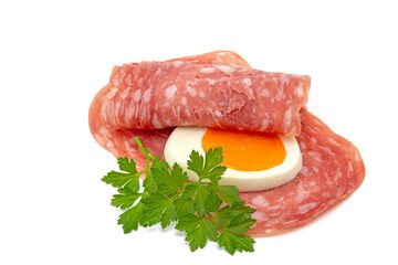 In hauchdünne Scheiben geschnittene italienische Salame