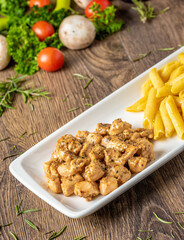 grilled cubed chicken with pasta and salad