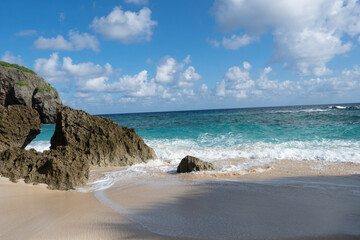 六畳ビーチの波打ち際