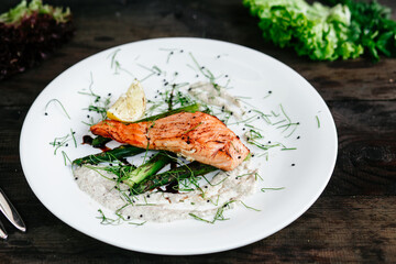 Baked salmon with asparagus and sauce