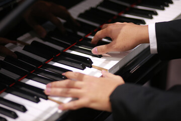 Obraz premium Pianist musician performing live playing piano close up