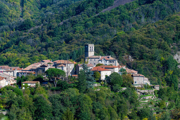 Fototapeta na wymiar village pittoresque de Antraigues-sur-Volane dans la vallée de La Volane en Haute-Ardèche en France
