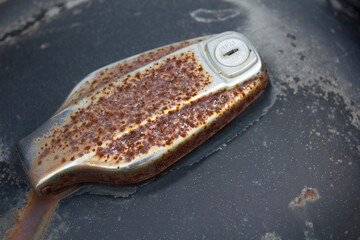 廃車にしたオートバイの燃料タンク