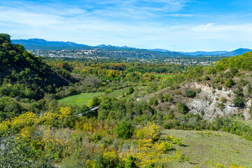 Fototapeta premium paysage du département de l'Ardèche aux environs d'Aubenas
