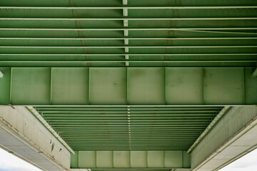 Severinsbrücke in Köln von unten