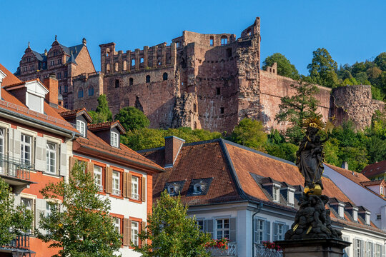 View from the Kornmarkt with the Marian Column of Heidelberg Castle