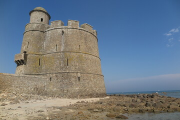 Fototapeta na wymiar Vauban Turm auf der Insel Tatihou, Cotentin Normandie