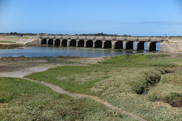 Fototapeta na wymiar Brücke von Portbail, Cotentin Normandie