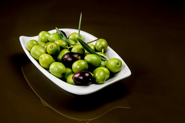 cured green  olives to  eat