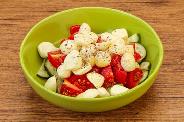 Salad with vegetables and mozzarlla