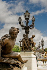 Fototapeta na wymiar Paris bridges statues