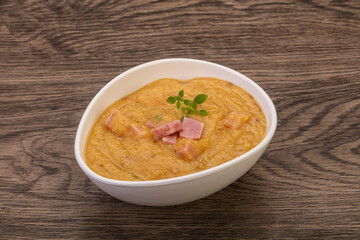 Peas cream soup with smoked ribs