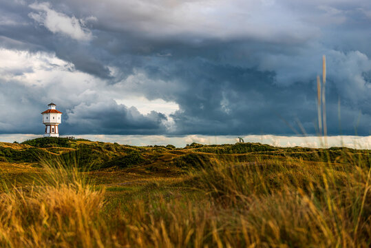 Wasserturm in der D&uuml;nenlandschaft der Nordseeinsel Langeoog