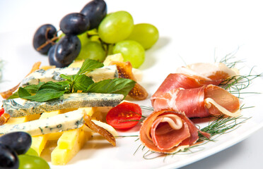 Breakfast of prosciutto, cheese and grapes