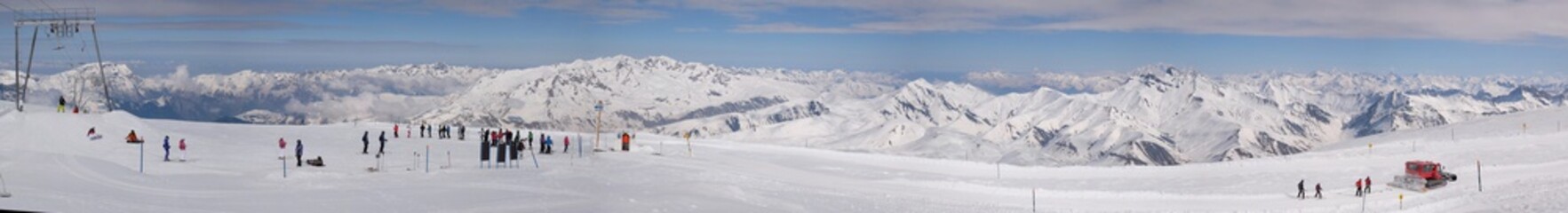 Fototapeta na wymiar ski schi piste panorama