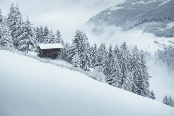 Skihütte am Rand eines Schigebietes in Österreich