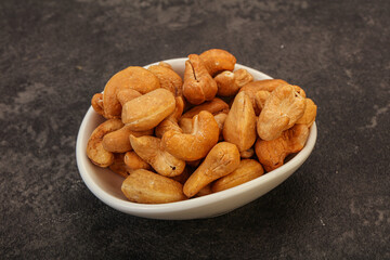 Cashew heap in the bowl