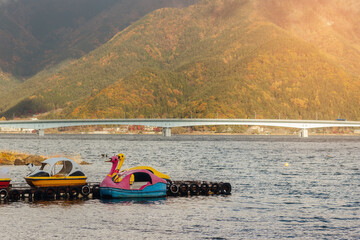 Fototapeta premium Boats parked beside the Lake Kawaguchiko in Yamanashi, Japan.