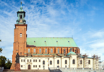 Fototapeta premium View of the Cathedral Basilica in the city center of Gniezno, popular tourist destination