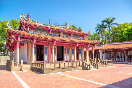 Hsinchu Confucius Temple is close to Hsinchu Zoo in Taiwan.  (The Chinese texts on the temple roof mean "combined wisdom of the sages")