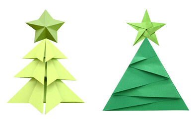 Obraz premium A green origami chirstmas tree with star on white