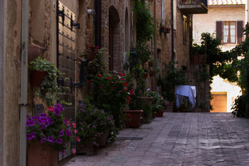 Fototapeta na wymiar Alley in the city of Pienza in Tuscany