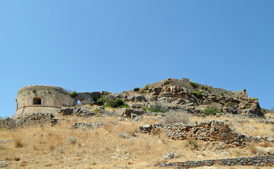 La plate-forme d'artillerie de Miani de la forteresse de Spinalonga à Élounda en Crète