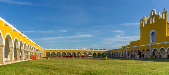 Convento de San Antonio in Izamal, Yucatan, Mexico - obrazy, fototapety, plakaty