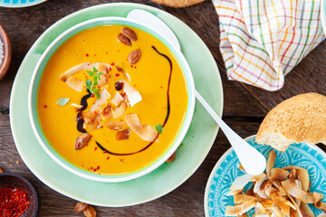 Kuerbissuppe mit Kokos