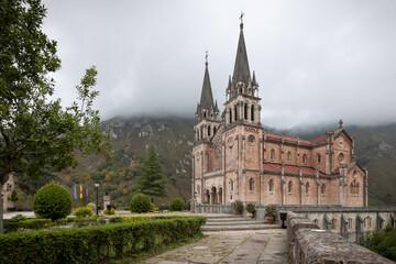 Fototapeta na wymiar basilica of the sanctuary of Covadonga in Spain.