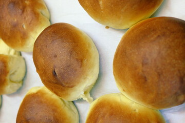 Panecillos caseros recién salidos del horno