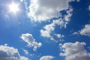 青空と太陽と雲