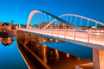 Schuman bridge by night