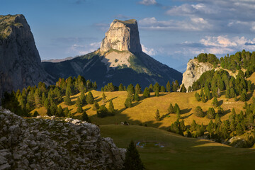 Mont Aiguille in Autumn at sunset in the Vercors High Plateaus. Vercors Regional Natural Park, Isere, Rhone-Alpes, Alps, France - obrazy, fototapety, plakaty