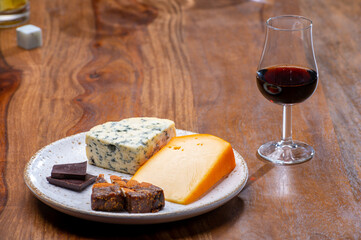 Tasting and pairing of different cheeses with strong alcoholic drinks, whisky, cognac or calvados