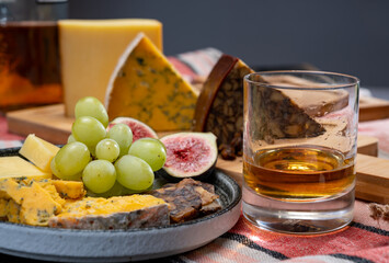 Tasting of Irish blended whiskey and cheeses from Ireland