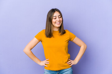 Obraz premium Young caucasian woman confident keeping hands on hips.
